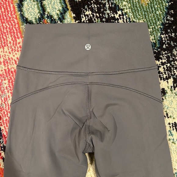 Lululemon In Movement 7/8 Tight *Everlux 25"
Titanium - Picture 7 of 7